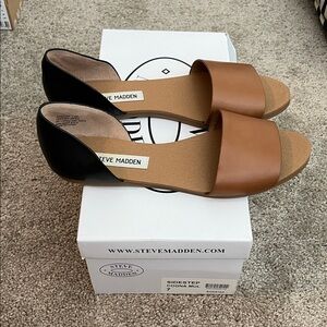 Steve Madden Women's Black and Tan Sandals